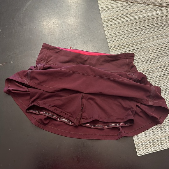 Lululemon skort size 4. EUC. Zipper back pocket. Beautiful maroon color - Picture 4 of 4